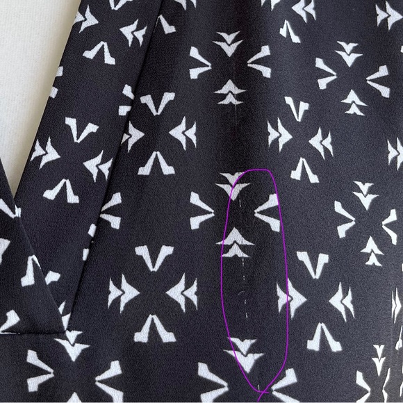 •Chaus• Patterned Split V-Neck Popover Blouse - Size Smalll - Picture 7 of 8